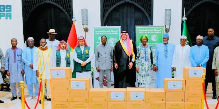 مركز الملك سلمان للإغاثة يسلّم 50 طنًا من التمور هدية المملكة إلى جمهورية بوركينا فاسو