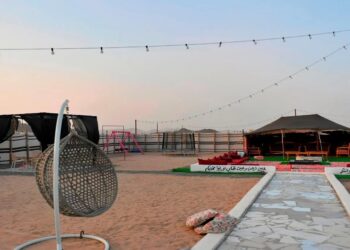 المخيمات البرية في جدة: وجهة سياحية لعشاق الأجواء الشتوية والطبيعة