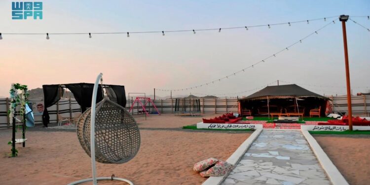 المخيمات البرية في جدة: وجهة سياحية لعشاق الأجواء الشتوية والطبيعة