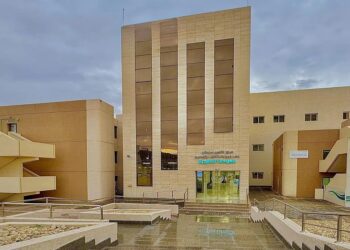 مركز القلب بالقصيم يُنقذ مريضًا بتقنية الطعوم الشريانية