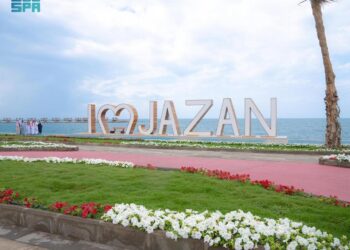 أجواء جازان الماطرة والغائمة تدفع الأهالي للتنزه في المواقع السياحية