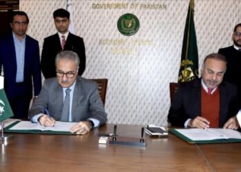 باكستان توقع اتفاقية مع بنك التنمية الآسيوي لتعزيز نظام إمدادات الطاقة