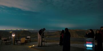 تأمل النجوم.. تجربة تعزز الصفاء الذهني والاتصال بالطبيعة ضمن موسم الدرعية