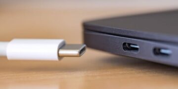 تطبيق المرحلة الإلزامية الأولى لتوحيد منافذ الشحن للهواتف المتنقلة والأجهزة الإلكترونية في المملكة