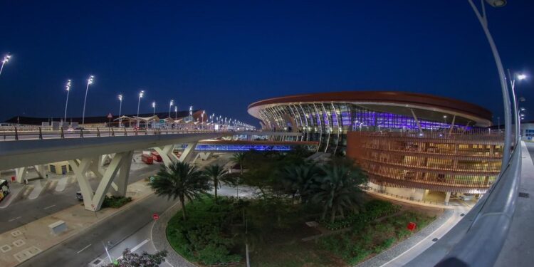 مسجلاً أعلى رقم تشغيلي في تاريخ المطارات السعودية .. . 49,1 مليون مسافر عبر مطار الملك عبدالعزيز خلال 2024