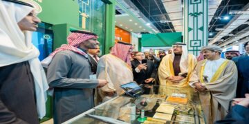 اقبال جماهيري كبير على جناح هيئة “النشر والأدب والترجمة” بمعرض القاهرة الدولي في يومه الأول للجمهور