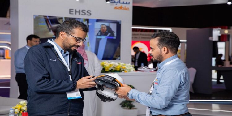 معرض “سابك الفني” يواصل تحقيق النجاحات ويجذب الآلاف في أيامه الأولى