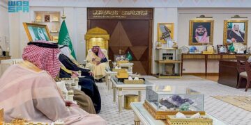 أمير القصيم يستقبل مجلس إدارة الجمعية التعاونية السياحية بعنيزة بعد تشكيله الجديد