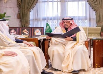 أمير منطقة الرياض يطّلع على برامج وخدمات بنك التنمية الاجتماعية