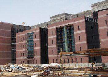 الرئيس التنفيذي لبرنامج المستشفيات الجامعية يزور جامعة الباحة للاطلاع على مشروعاتها