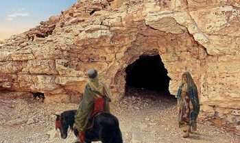 غار «قيس وليلى» في جبل التوباد.. وجهة ساحرة تبهر السياح