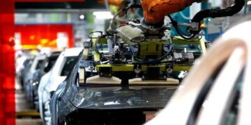 مؤشر يظهر استمرار تدهور مناخ الأعمال في قطاع السيارات بألمانيا