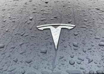 “تسلا” تبدأ إنتاج الطراز “واي” المُحَدَّث في مصنعها بألمانيا