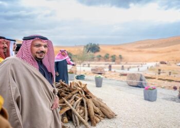 أمير القصيم يطلع على واحات المذنب ويزور معالمها الزراعية