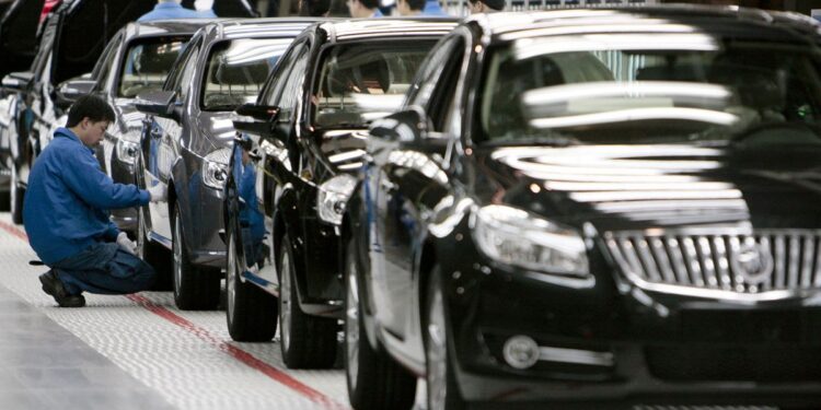 الولايات المتحدة تحقق في عطل بمحركات 877 ألف سيارة من جنرال موتورز