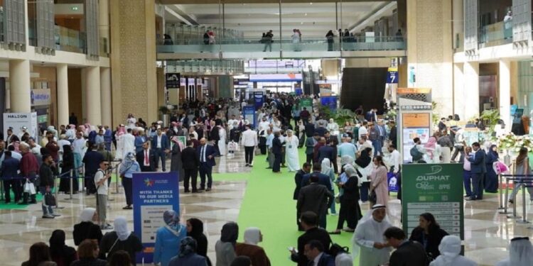 جامعة نجران تشارك في فعاليات “مؤتمر دوفات 2025” في دبي لتعزيز خبراتها في مجال الصيدلة والرعاية الصحية