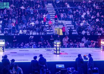 “دمبلينغ ينتصر في لقاء الإعادة على دا كريزي هاوايانفي Power Slap ويهيمن على الوزن الثقيل جداً