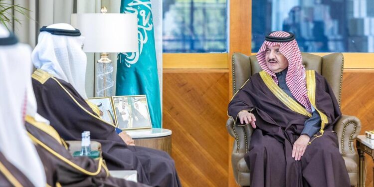 أمير الشرقية يُسلِّم شهادة اعتماد “حياك” لمستشفى قوى الأمن بالدمام كأول مستشفى حكومي يحصل عليها في المملكة