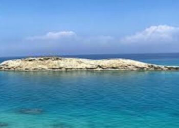 جبل سيرين: ملتقى الشعب المرجانية والمياه الفيروزية في سواحل مكة