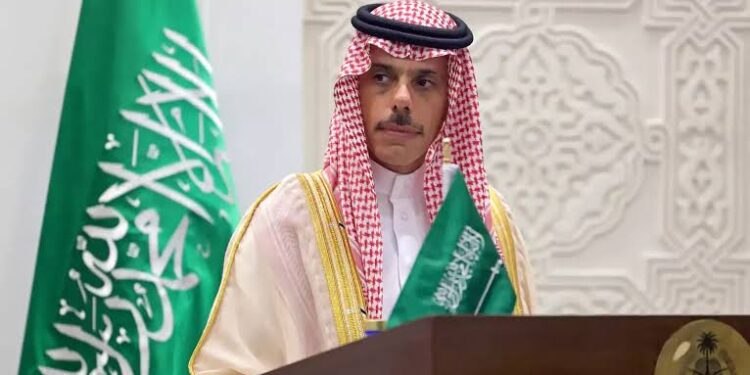 وزير الخارجية: ندعو المجتمع الدولي لرفع العقوبات عن سوريا بشكل عاجل