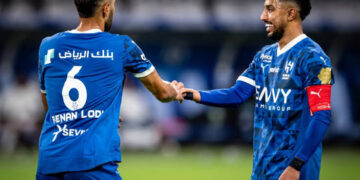 سالم الدوسري يُنافس ديابي على صدارة قائمة مميزة