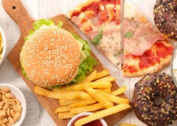 4 أطعمة تناولها باستمرار يؤذي القلب.. استشاري يوضح