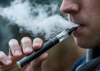 مختص: 46% من مستخدمي السيجارة الإلكترونية معرضون للإصابة بهشاشة العظام
