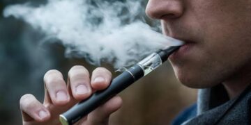 مختص: 46% من مستخدمي السيجارة الإلكترونية معرضون للإصابة بهشاشة العظام