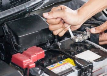 مختص في السيارات: الحرارة والبرودة تؤثران سلبًا على البطارية