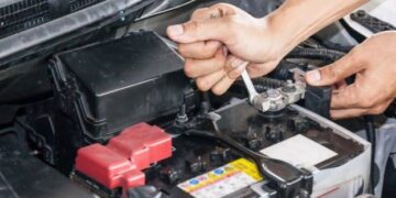 مختص في السيارات: الحرارة والبرودة تؤثران سلبًا على البطارية