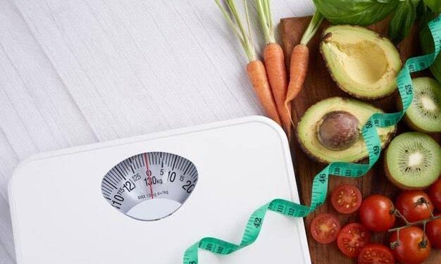 أخصائي تغذية: لا تتبع حميات قاسية تفقد فيها وزن كبير في مدة قصيرة