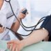 هل يحتاج مرضى ضغط الدم إلى زيادة جرعة العلاج في الشتاء؟.. استشاري يوضح