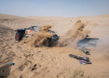 غي بوتريل وملاحه خارج رالي داكار 2025 بعد حادث