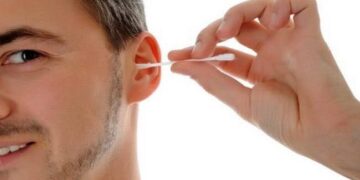 استشاري: ضعف السمع لدى كبار السن يُعد طبيعيًا وليس مرضًا.. واستخدام “الأعواد القطنية” يضر الأذن