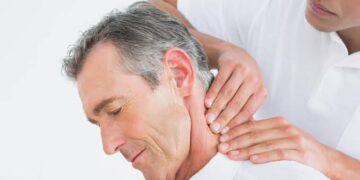 استشاري: أغلب مشاكل الرقبة تُعالج بدون جراحة والسلوكيات الخاطئة السبب الرئيسي