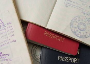 تحتل السعودية مرتبة متقدمة.. إليك قائمة أقوى جوازات السفر العربية لعام 2025 (فيديو)