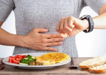 مختص: “الصيام المتقطع يعلمك احترام فترة الطعام.. وجهازك الهضمي ليس وكالة بدون بواب”