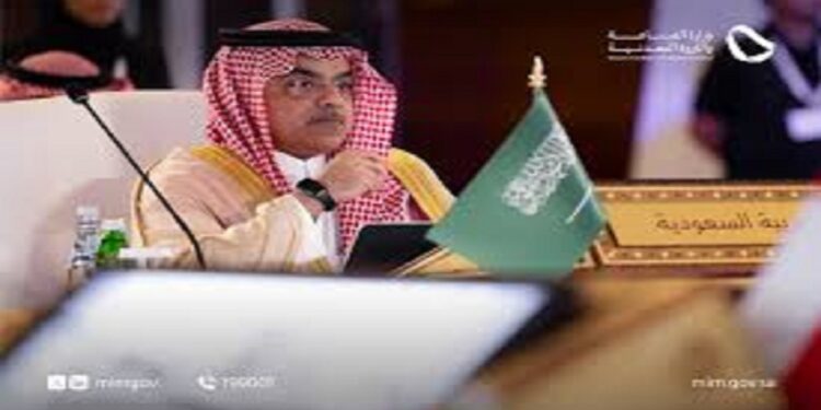 نائب وزير الصناعة: سنكون دولة مؤثرة في سلاسل توريد التيتانيوم.. وبدأنا بالاستفادة من موارد الفوسفات