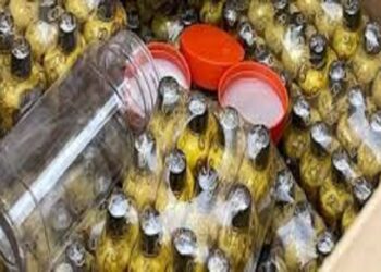 التجارة تضبط معمل غش للمواد الغذائية ومستحضرات التجميل في منزل شعبي بالرياض