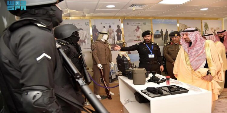 أمير نجران يطَّلع على تقنيات الدوريات الأمنية الحديثة