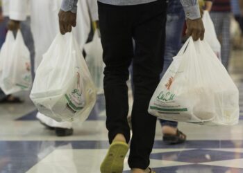 أخصائي: أغلب الأكياس البلاستيكية المخصصة لأغراض البقالة والسوبر ماركت غير مخصصة لملامسة الغذاء