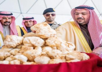 أمير القصيم يزور مهرجان الفقع في شري ويؤكد أهمية تفعيل الصناعات التحويلية للتسويق بجودة عالية