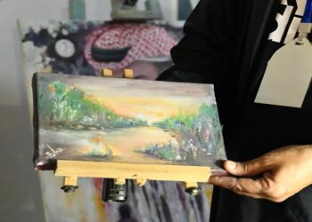 “نادي فنون جازان يبدع في معرض “قرية إرث” بأعمال مستوحاة من التراث المحلي