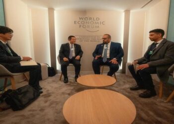 وزير الاقتصاد والتخطيط يجتمع بأمين عام رابطة دول جنوب شرق آسيا