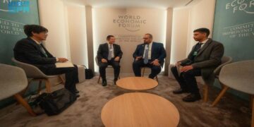 وزير الاقتصاد والتخطيط يجتمع بأمين عام رابطة دول جنوب شرق آسيا