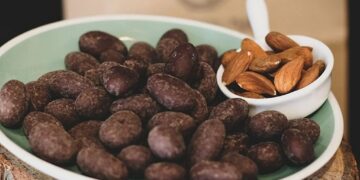 تناولها باعتدال مع نظامك الغذائي.. دراسة أمريكية: وجبة لذيذة يمكنها خفض الكوليسترول الضار