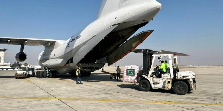 وصول الطائرة الإغاثية السعودية السادسة عشرة لمساعدة الشعب السوري التي يسيّرها مركز الملك سلمان للإغاثة