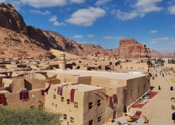 العُلا تسجل إقبالًا كبيرًا من الزوار خلال إجازة منتصف العام الدراسي