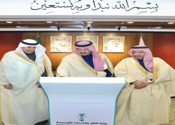 أمير عسير يدشّن 8 مشاريع طرق بقيمة 752 مليون ريال