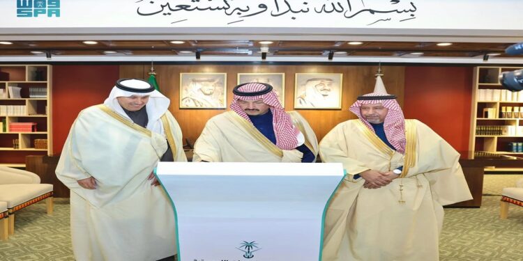 أمير عسير يدشّن 8 مشاريع طرق بقيمة 752 مليون ريال